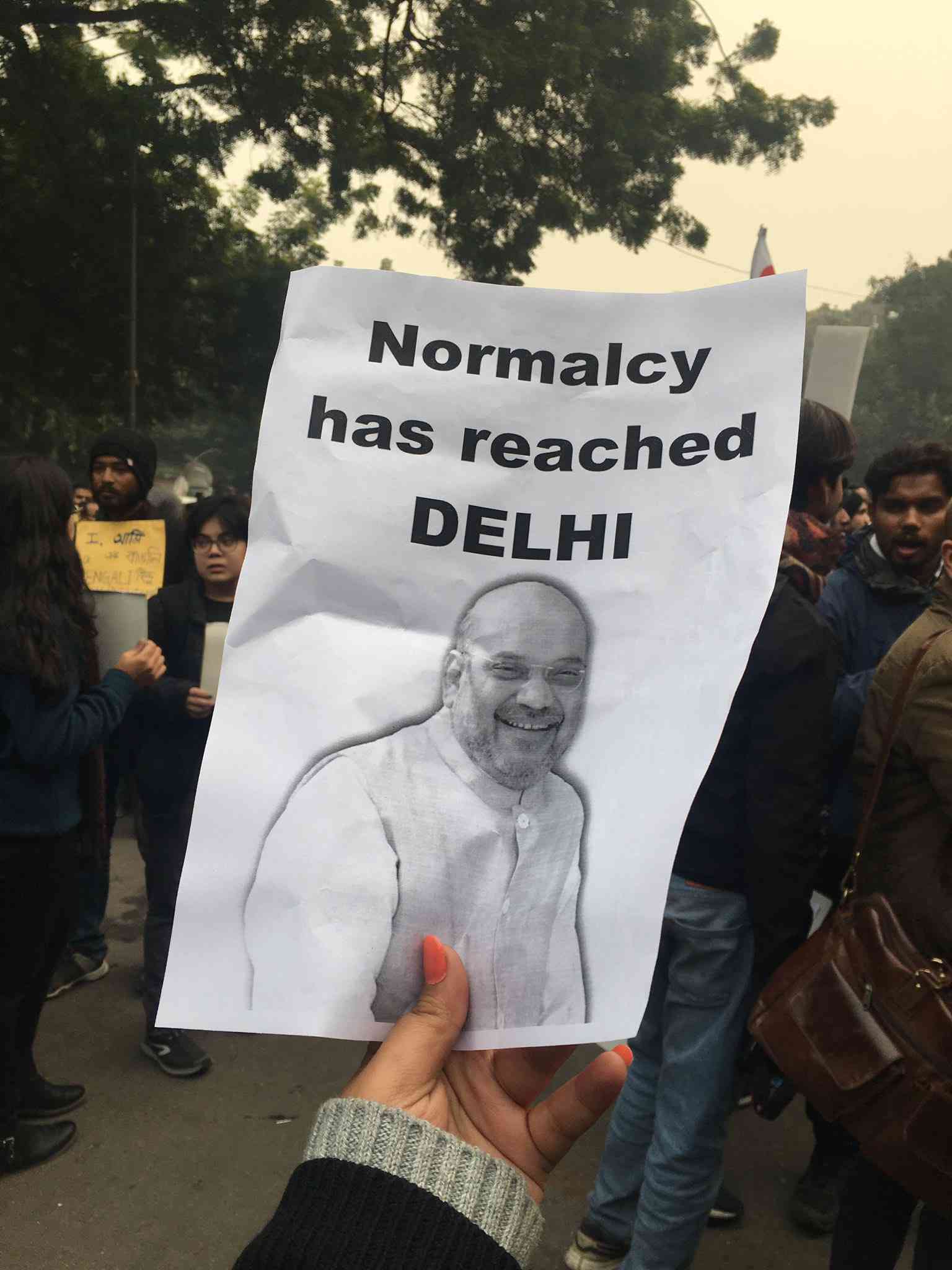 मोदी-शाह यांच्यावर तरुणाईची टोलेबाजी; पाहा आंदोलनातील चर्चेतील पोस्टर्स