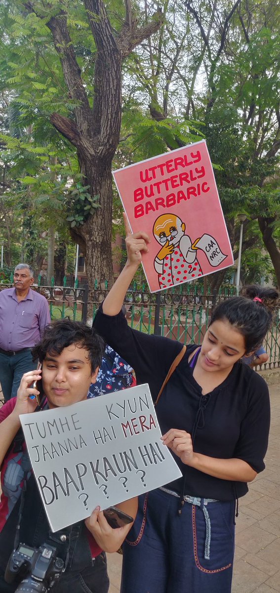 मोदी-शाह यांच्यावर तरुणाईची टोलेबाजी; पाहा आंदोलनातील चर्चेतील पोस्टर्स