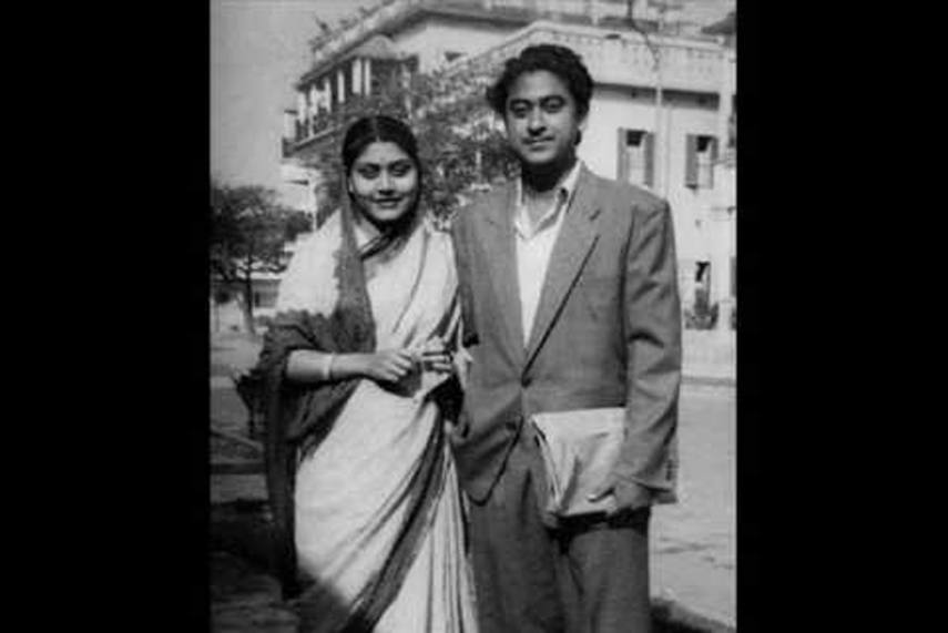 किशोर कुमार यांचे पहिले लग्न झाले १९५० साली झाले. त्यानंतर किशोर यांनी दोन लग्न केली.