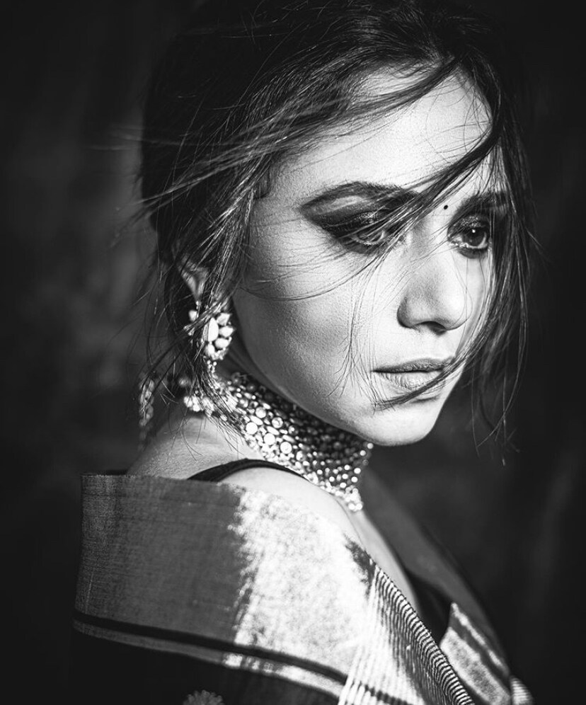 ‘राझी’ सिनेमात अमृताने ‘मुनिरा’ची भूमिका अतिशय सुंदर पद्धतीने साकारली. (फोटो : अमृता खानविलकर, इन्स्टाग्राम)