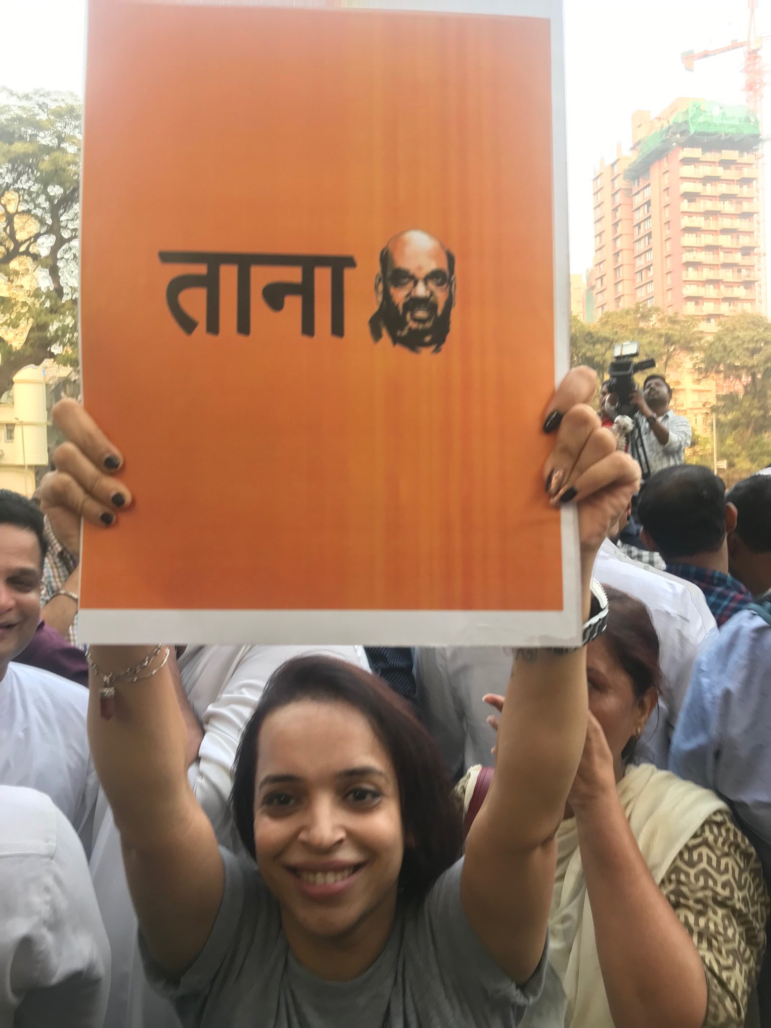 मोदी-शाह यांच्यावर तरुणाईची टोलेबाजी; पाहा आंदोलनातील चर्चेतील पोस्टर्स
