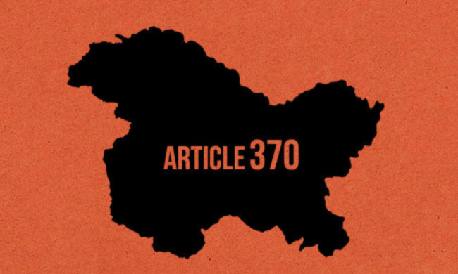 What Is Article 370? - ऑगस्ट महिन्यामध्ये पंतप्रधान नरेंद्र मोदी सरकारने राज्यघटनेतील अनुच्छेद ३७० रद्द करण्याचा निर्णय घेतला. जम्मू आणि काश्मीर राज्याला विशेष दर्जा देणारा अनुच्छेद ३७० रद्द करणे आणि जम्मू-काश्मीर आणि लडाख हे दोन स्वतंत्र केंद्रशासित करण्याचा निर्णय मोदी सरकारने घेतला. मात्र रद्द करण्यात आलेले हे कलम नक्की काय आहे याबद्दल भारतीयांनी सर्वाधिक सर्च केलं आहे.