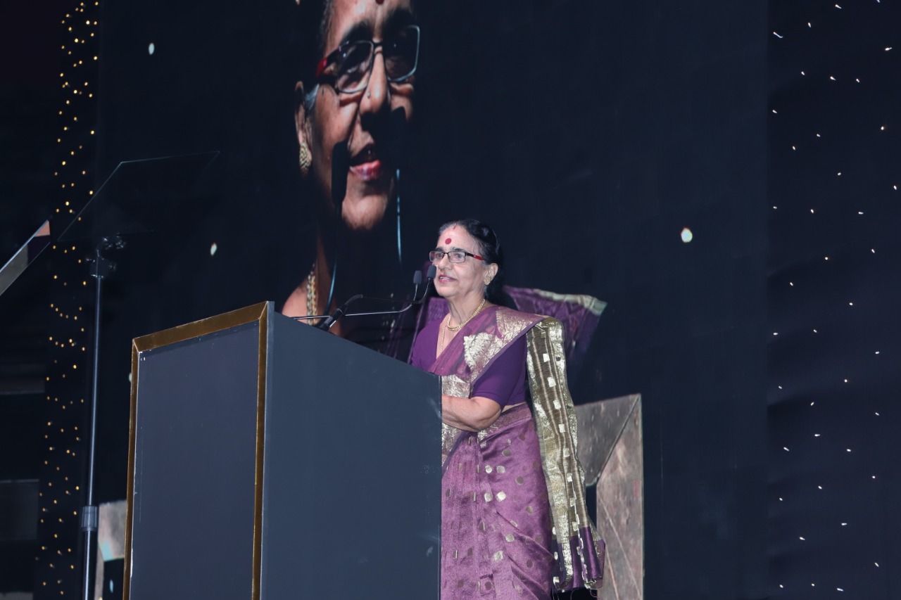 वरळी येथील एनएनसीआय येथे हा सोहळा पार पडला.