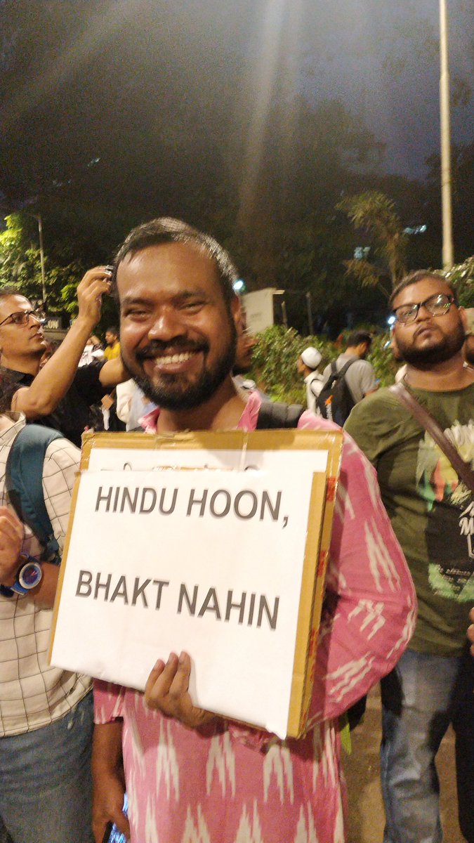 मोदी-शाह यांच्यावर तरुणाईची टोलेबाजी; पाहा आंदोलनातील चर्चेतील पोस्टर्स