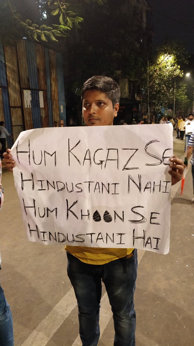 मोदी-शाह यांच्यावर तरुणाईची टोलेबाजी; पाहा आंदोलनातील चर्चेतील पोस्टर्स