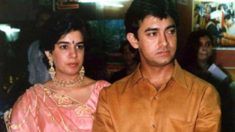 अभिनेता आमिर खान याने रिना दत्त हिच्याशी १९८६ साली लग्न केलं होतं.