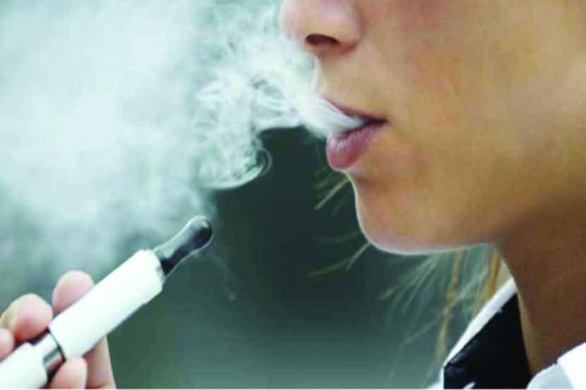 What Is E-Cigarette? - सप्टेंबर महिन्यामध्ये केंद्र सरकारने ई-सिगारेटचं उत्पादन आणि विक्रीवर बंदी घालण्याचा निर्णय घेतला. धुम्रपानाची समस्या सोडवण्यात ई-सिगारेटला अपयश आलं असून, शाळकरी मुलांमध्ये त्याचे फॅड वाढले आहे. परिणामी, ई-सिगारेटचं उत्पादन, आयात-निर्यात, वाहतूक, विक्री, साठवणूक आणि जाहिरात या सगळ्यांवर बंदी घालण्यात येत असल्याची घोषणा केंद्रीय अर्थमंत्री निर्मला सीतारामन यांनी १८ सप्टेंबर रोजी घेतलेल्या पत्रकार परिषदेमध्ये केली. मात्र थेट केंद्राचे बंदी घातलेली ई-सिगारेट म्हणजे काय? ती कशी हानीकारक आहे यासंदर्भात भारतीयांनी गुगलच्या मदतीने माहिती शोधली.