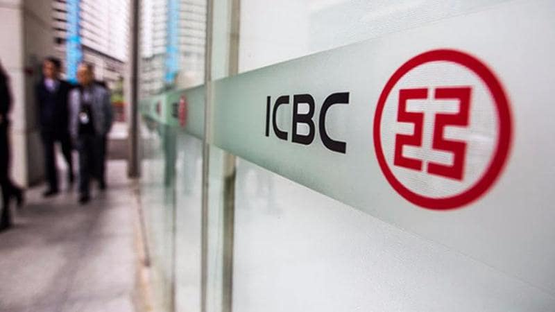 पहिल्या क्रमांकावर आहे ICBC बँक. Industrial and Commercial Bank of China ही जगातील सर्वात मोठी बँक आहे. एकूण संपत्ती, ग्राहक, कार्मचारी, कर्ज, ठेवी अशा सर्वच बाबतीत ही बँक जगातील इतर बँकांपेक्षा अनेक पटींनी पुढे आहे. चीनमधील सरकारी बँकांच्या यादीमध्ये ही बँक अग्रस्थानी आहे.