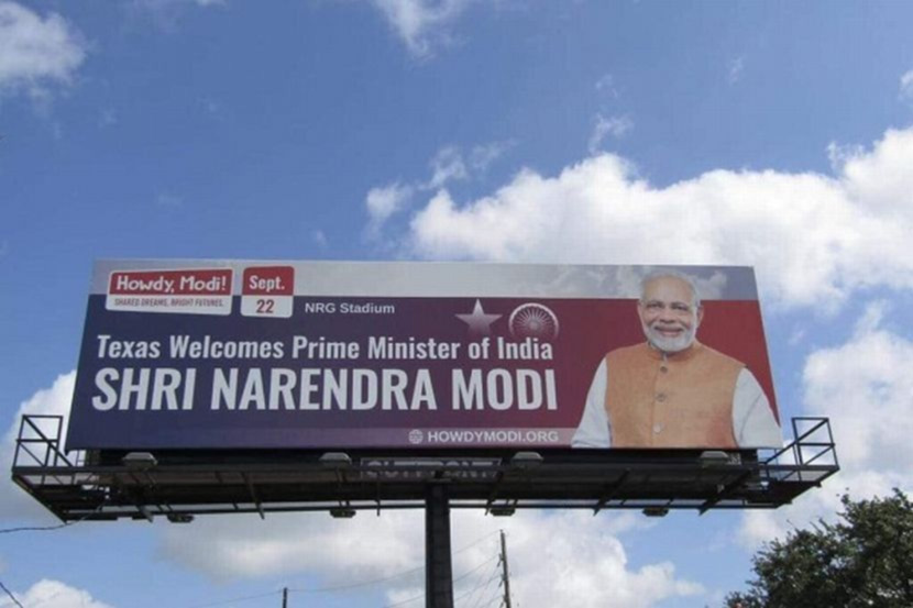 What Is Howdy Modi? - २१ सप्टेंबर ते २७ सप्टेंबर या काळामध्ये भारताचे पंतप्रधान नरेंद्र मोदी परदेश दौऱ्यावर होते. ह्यूस्टन येथे ‘टेक्सास इंडिया फोरम’कडून आज ऐतिहासिक ‘हाउडी मोदी’ कार्यक्रम आयोजित करण्यात आला होता. नरेंद्र मोदींच्या या कार्यक्रमाला ५० हजारांपेक्षा अधिक अमेरिकी-भारतीय कार्यक्रमाला उपस्थित होते. हा अमेरिकेतील सर्वात मोठ्या कार्यक्रमांपैकी एक ठरला. मात्र हाऊडी मोदी म्हणजे नक्की काय आहे यासंदर्भात भारतीयांनी बरीच माहिती गुगलवर सर्च केली. हाऊडी हा शब्द हाऊ डू यू डू चा शॉर्टकट आहे. म्हणजेच मोदी कसे आहात तुम्ही असा या कार्यक्रमाच्या नावाचा शब्दश: अर्थ होतो.