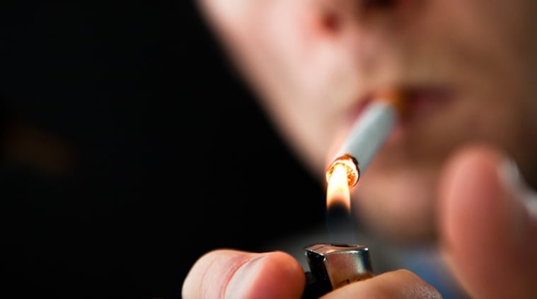 या अहवालानुसार, जर तुमचा मॅनेजर अथवा बॉस पुरूष असेल आणि तो जर स्मोकिंग करत असेल तर बॉससोबत स्मोकिंगसाठी जाणाऱ्या कर्मचाऱ्याला धुम्रपान न करणाऱ्या कर्मचाऱ्यांच्या तुलनेत प्रमोशन मिळण्याची शक्यता अधिक बळावते.