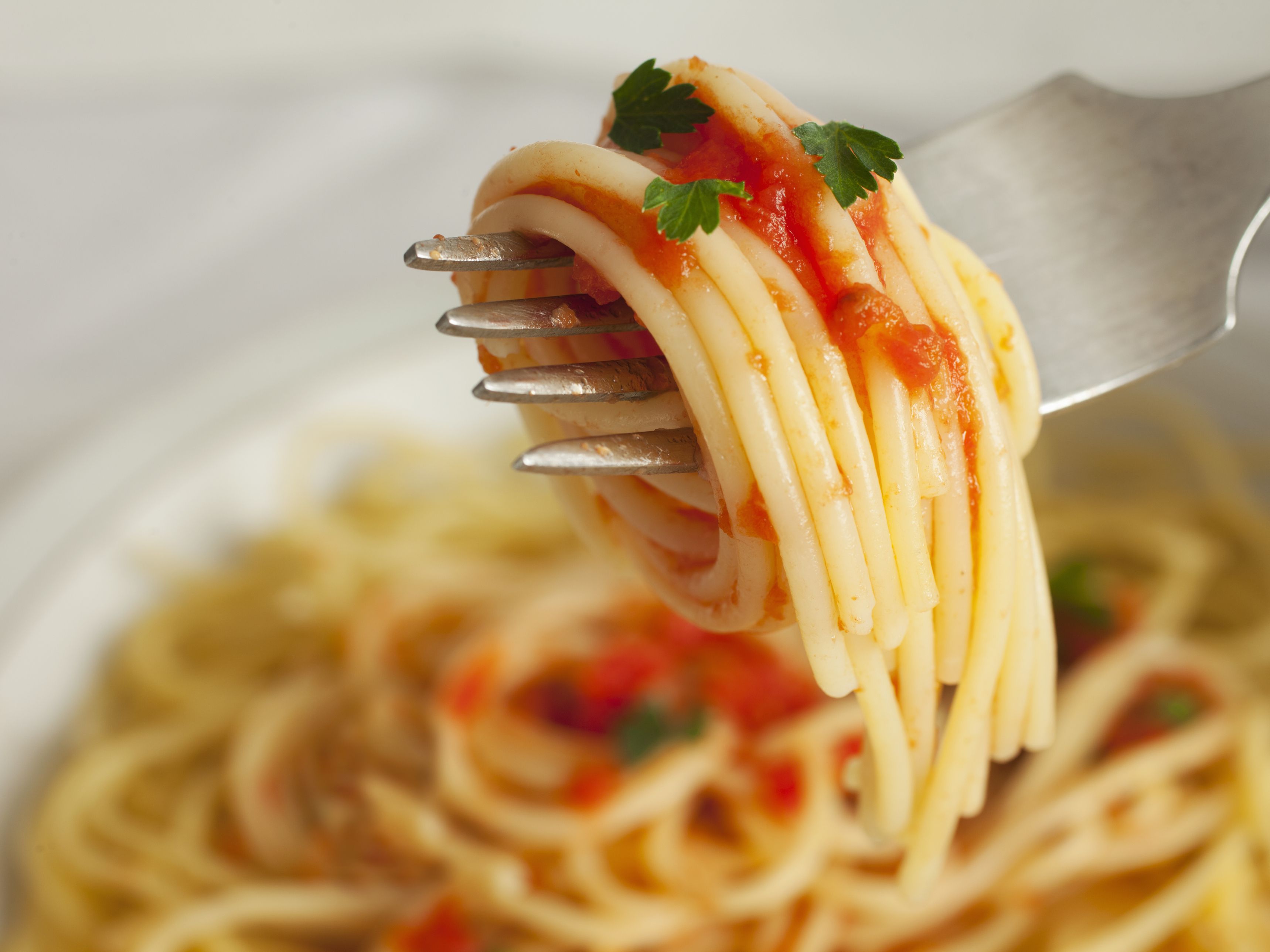 ४) स्पॅगेटी पास्ता (Spaghetti)