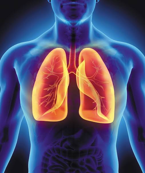 ७) श्वास घेण्याची क्षमता कमी होणे - हे देखील किडनी खराब असल्याचे एक लक्षण आहे.