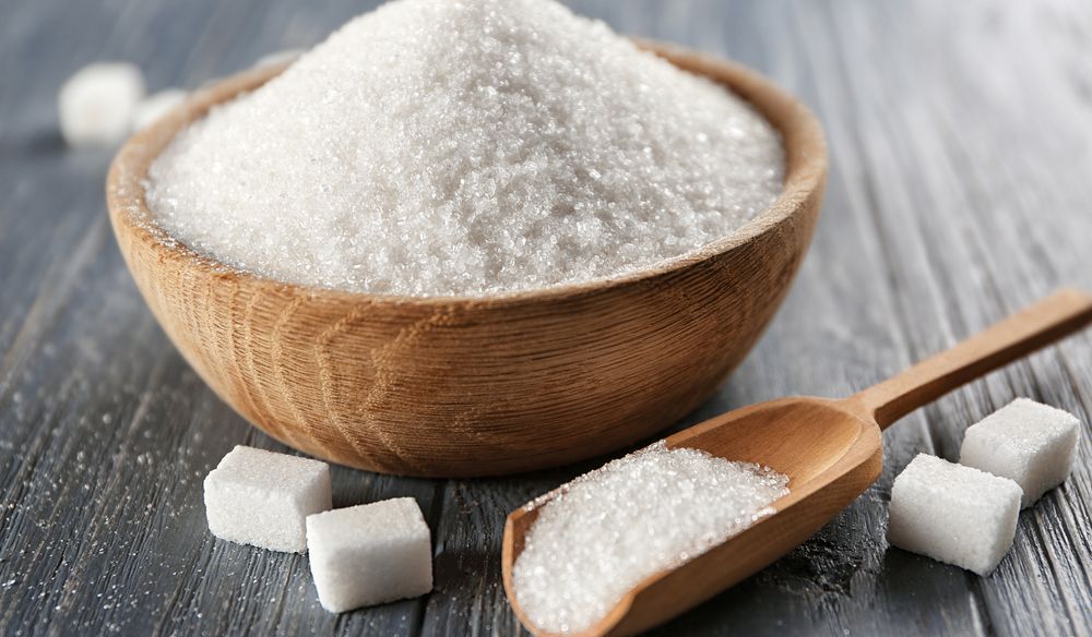 साखर – साखर हा आज जगभरातील खाद्यसंस्कृतीतील अत्यंत महत्वाचा पदार्थ आहे. चहा, बुंदिचे लाडू, रसगुल्ला, गुलाब जामुन इथपासून डोनट्स, केक आणि आईसक्रीमपर्यंत सर्व गोड पदार्थांमध्ये साखरेचा वापर केला जातो. या साखरेचा शोध भारतीयांनी लावला. १३५० पासूनच आपल्या देशात उसापासून साखरेची निर्मिती केली जात आहे. भारतीयांनीच जगाला साखर या अनोख्या पदार्थाची निर्मिती करायला शिकवले.