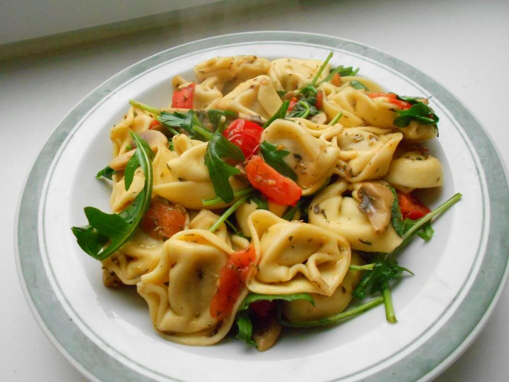 ६) टॉर्टेलिनी पास्ता (Tortellini)