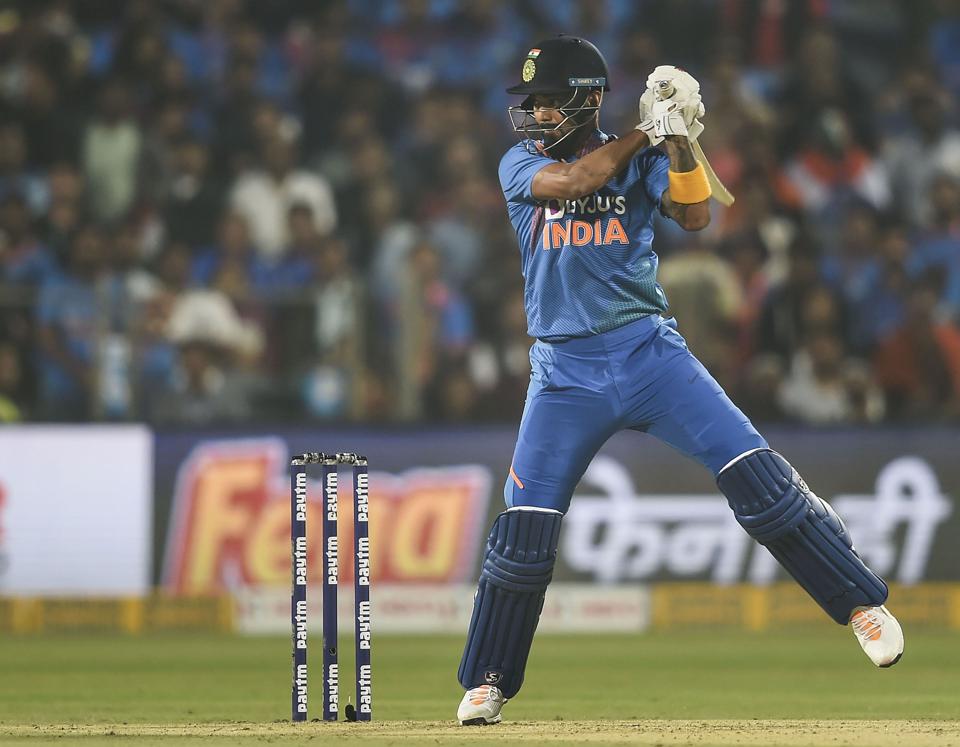 लोकेश राहुल - राहुलने धडाकेबाज खेळी करत 36 चेंडूत 54 धावा केल्या.