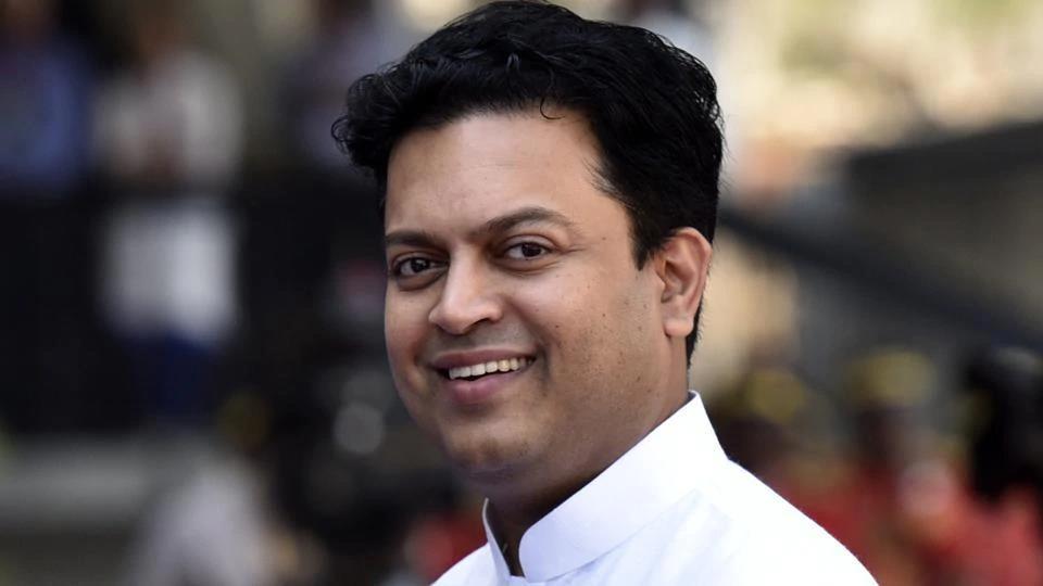 अमित विलासराव देशमुख - वैद्यकीय शिक्षण, सांस्कृतिक कार्य ( १९९७ पासून युवक काँग्रेसचे कार्य; संस्थापक-अध्यक्ष, विकास सहकारी साखर कारखाना लि. संस्थापक अध्यक्ष, विकास को-ऑप.बैंक लि. विधानसभेवर तिसऱ्यांदा निवड, आघाडी सरकारमध्ये पर्यटन, अन्न व औषध प्रशासन राज्य उत्पादन शुल्क, नवीन व नविकरण ऊर्जा खात्याचे राज्यमंत्री. )