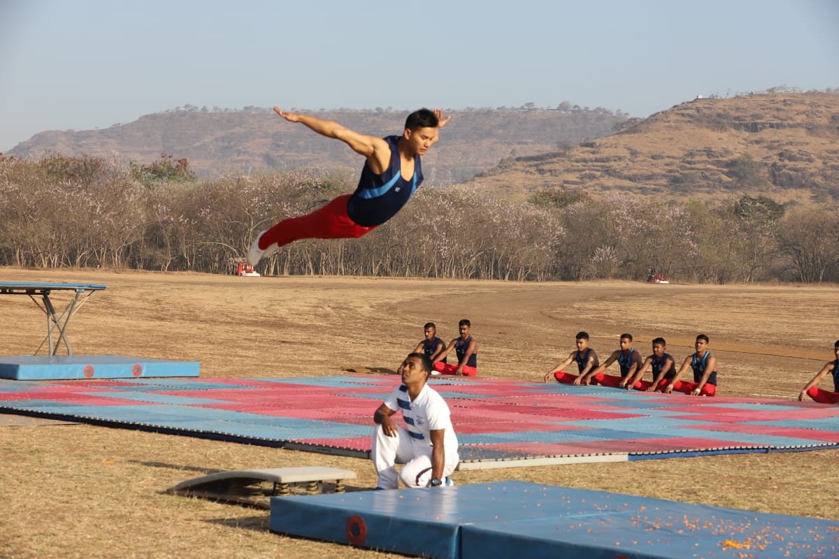 यामध्ये रेजिमेंटच्या जवानांनी चित्तथरारक प्रात्यक्षिकं सादर केली. (फोटो सौजन्य - पवन खेंग्रे)