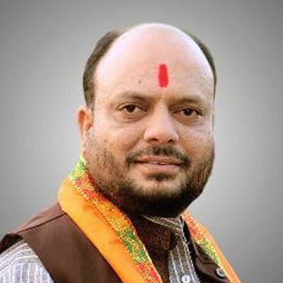 गुलाबराव रघुनाथ पाटील - पाणी पुरवठा व स्वच्छता ( शिवसेनेचे खान्देशातील आक्रमक नेतृत्व अशी ओळख. विधानसभेवर चौथ्यांदा निवड. पंचायत समिती सदस्यपासून राजकारणात. युती सरकारमध्ये राज्यंत्री म्हणून कामाचा अनुभव. )