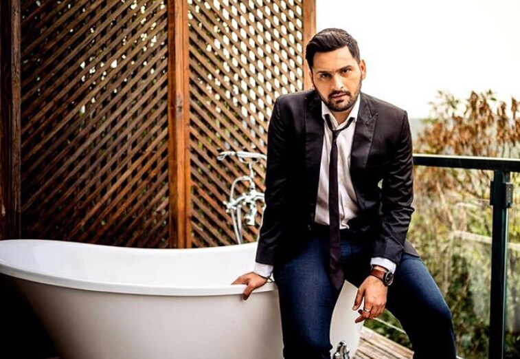 रंगभूमी ही एक साधना आहे. ज्यांना प्रसिद्धी हवी असते ते रंगभूमीकडे सहसा वळत नाहीत. पण ज्यांना रंगभूमीची जादू अनुभवायची असेल ते नाटकांशिवाय दूर राहूच शकत नाहीत, असं सिद्धार्थ म्हणतो. (फोटो सौजन्य : इन्स्टाग्राम)