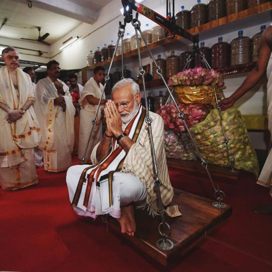 कधी पगडी तर कधी काळा चश्मा, २०१९ मध्ये नरेंद्र मोदींचे ‘हे’ लूक राहिले चर्चेत