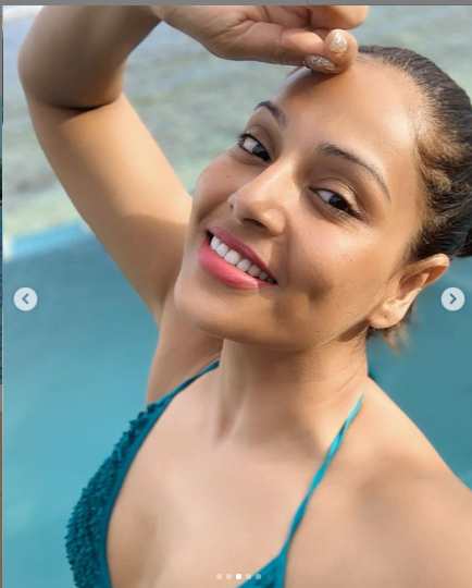 Hotness Overloaded! बिपाशाने शेअर केले बिकिनी फोटो