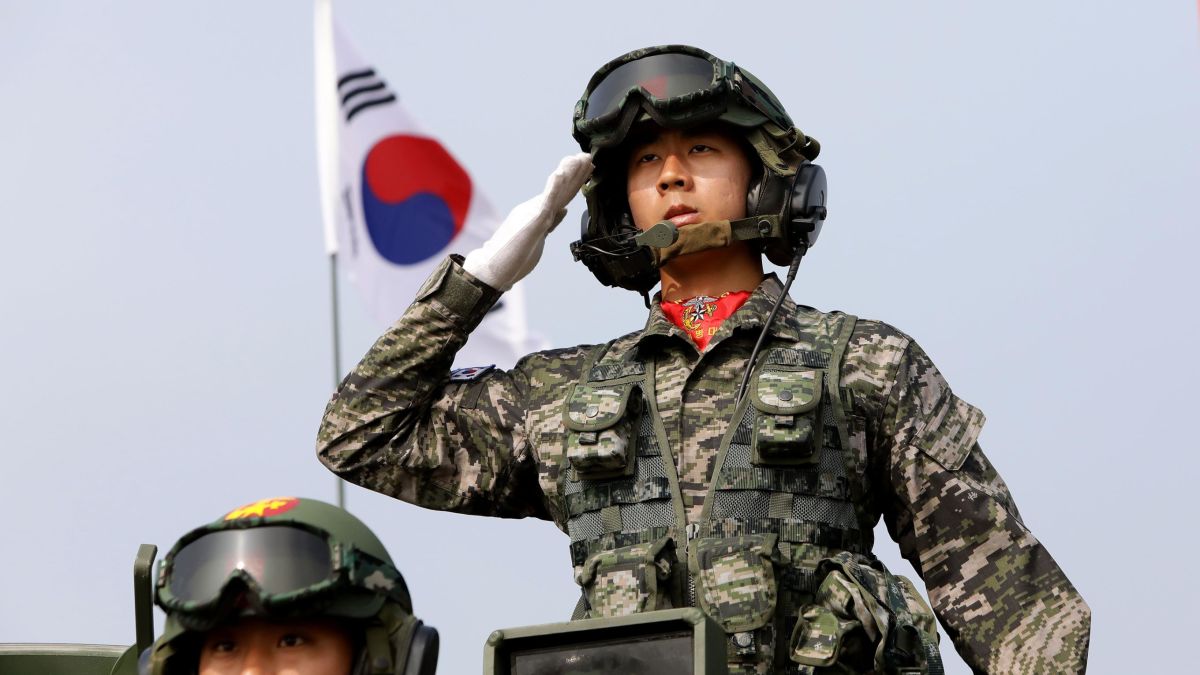 ०७ दक्षिण कोरिया: एकूण सैनिक - ६ लाख २५ हजार