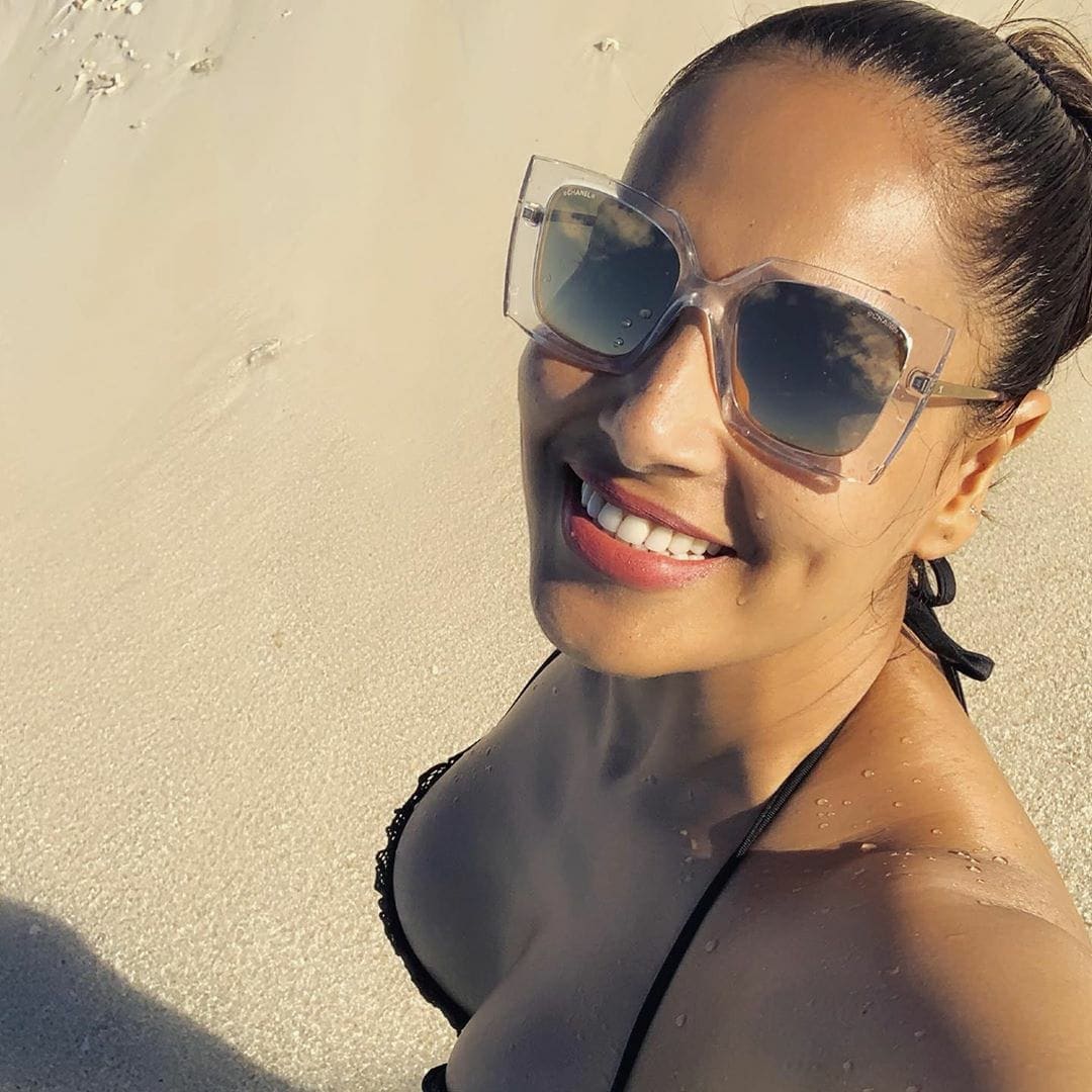 Hotness Overloaded! बिपाशाने शेअर केले बिकिनी फोटो