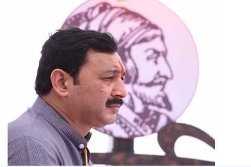 आज के शिवाजी नरेंद्र मोदी या पुस्तकारवर छत्रपती संभाजीराजे भोसले यांनीही भूमिका मांडली आहे. या पुस्तकावर बंदी आणावी अशी मागणी त्यांनी केली आहे. -छत्रपती संभाजीराजे भोसले