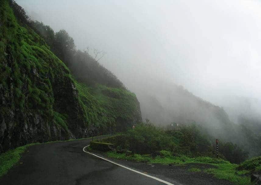 गगनबावडा हे कोल्हापूर जिल्ह्यातील थंड हवेचे ठिकाण आहे. येथे बघण्यासारख्या गोष्टी म्हणजे गगनगड आणि श्री गगनगिरी महाराजांचा आश्रम. गगनगडावरील भवानी मंदिर सुद्धा भेट द्यावी असे आहे. ट्रेकिंग करणाऱ्यांसाठी पर्वणी असलेले मोरजाई पठारही इथून खूप जवळ आहे.