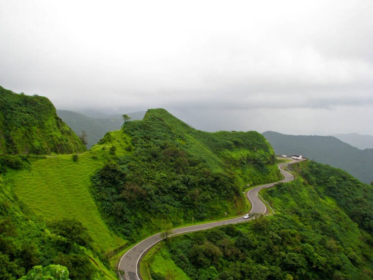 ज्यांना निसर्गाच्या सानिध्यात जायला आवडते ते लोक येथील आसपासचा जंगल परिसर बघू शकतात. येथील जंगलांत जैवविविधता बघायला मिळते. अनेक प्रकारचे पक्षी, झाडे, फुलपाखरे, प्राणी तसेच औषधी वनस्पती ह्या जंगलात आहेत.
