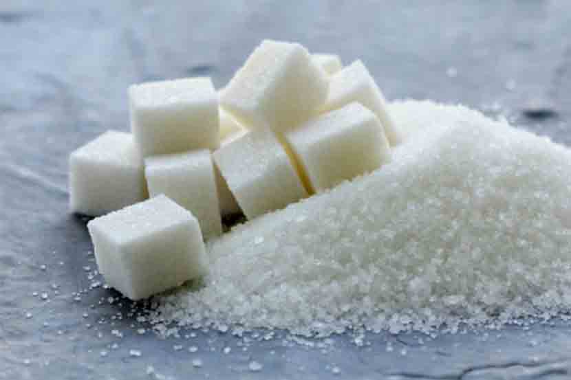 १. साखर –अचानकपणे उचकी लागल्यास साखरेचे सेवन करावे. साखर खाल्यामुळे काही वेळानंतर उचकी लागणं आपोआप थांबते. त्याशिवाय साखर आणि थोडं मीठ पाण्यात टाकून ते थोड्या थोड्या वेळाने प्यायल्यास उचकी थोड्यावेळात बंद होते