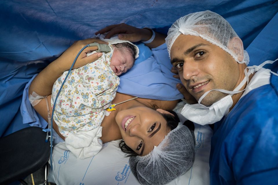 मुलीने जन्मानंतर दिलेल्या एक्सप्रेशनमुळे त्यावरुन अनेक मिम्स तयार झाल्याचे डॅनियन सांगते. (फोटो Rodrigo Kunstmann Fotógrafo Profissional फेसबुकवरुन साभार)