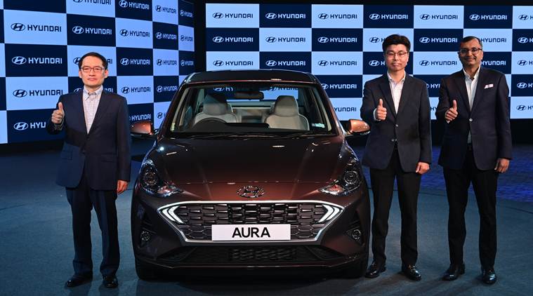 -Hyundai Xcent / Aura च्या विक्रीमध्ये चांगलीच वाढ झाली आहे. गेल्यावर्षी जानेवारी महिन्यात या गाडीच्या केवळ 2,121 युनिटची विक्री झाली होती. पण यावर्षी जानेवारी महिन्यात हू संख्या वाढून 6691 युनिट्स झाली आहे. सर्वाधिक विक्री झालेल्या कारच्या यादीमध्ये ही कार १५ व्या क्रमांकावर आहे.