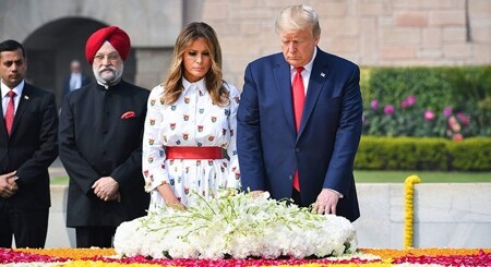 राष्ट्रपतींचे स्वागत स्वीकारुन ट्रम्प दांपत्य राजघाटकडे रवाना झाले.
