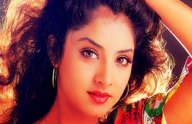 बॉलिवूडमधली दिवंगत अभिनेत्री दिव्या भारतीचा आज वाढदिवस असतो. २५ फेब्रुवारी १९७४ ला जन्मलेल्या दिव्याने वयाच्या १९ व्या वर्षी जगाचा निरोप घेतला. तिचा मृत्यू अपघात होता की घातपात हे गूढ कायम आहे