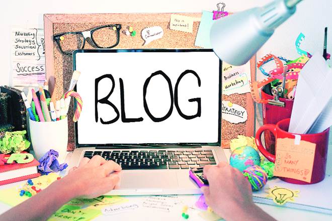 ५) ब्लॉगिंग : तुमचे विचार इतरांपर्यंत पोहोचवायचे असतील आणि इतरांना पटवून द्यायचे असतील तर ब्लॉग हा एक उत्तम प्रकार आहे. तुमची लेखन शैली उत्तम असेल तर तुमचे ब्लॉग प्रसिद्ध होऊन अनेक जाहिरातदार तुमच्यापर्यंत पोहचू शकतात आणि या मार्फत तुम्ही उत्तम पैसे कमवू शकता.