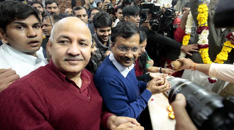 केजरीवाल यांच्या खालोखाल आपचे दुसरे प्रमुख नेते असणाऱ्या मनिष सिसोदिया यांनाही दारोदारी जाऊन प्रचार केला. तुमच्या मुलांना चांगले शिक्षण मिळावे म्हणून आपला मत द्या असं आवाहन सिसोदिया यांनी मतदारांना केलं होतं.