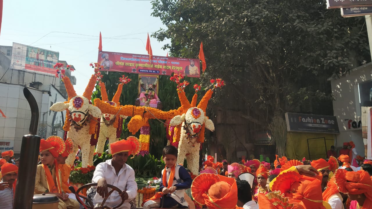 शिवजयंती मिरवणुकीतील रथ. (फोटो सौजन्य : सागर कासार)