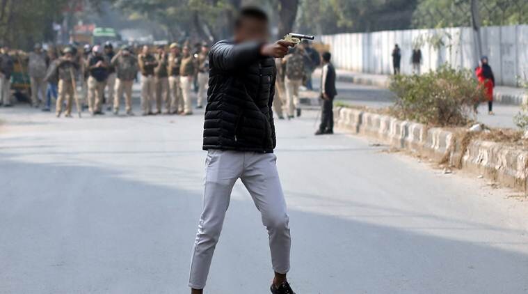 गोळीबाराच्या घटनेतील युवक हा अल्पवयीन असेल तर मग त्याचे नाव मतदार यादीत कसे, असा सवालही या मजकुरात करण्यात आला आहे. मात्र सत्यस्थिती अशी आहे की, भारतीय निवडणूक आयोगाच्या संकेतस्थळावर दिसत असलेल्या मतदाराचे नाव आणि इतर माहिती गोळीबार करणाऱ्या युवकाशी संबंधित नाही.