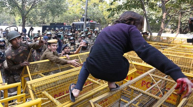 यात गोळीबार करणाऱ्या युवकाशी माहिती जुळली नाही. जेवर मतदारसंघातील इतर 16 मतदारांची नावे ही गोळीबार करणाऱ्या युवकाशी मिळती जुळती आहेत.