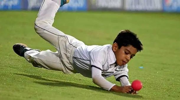 राहुल द्रविडचा लहान मुलगा अन्वय क्षेत्ररक्षण करताना (संग्रहित छायाचित्र)