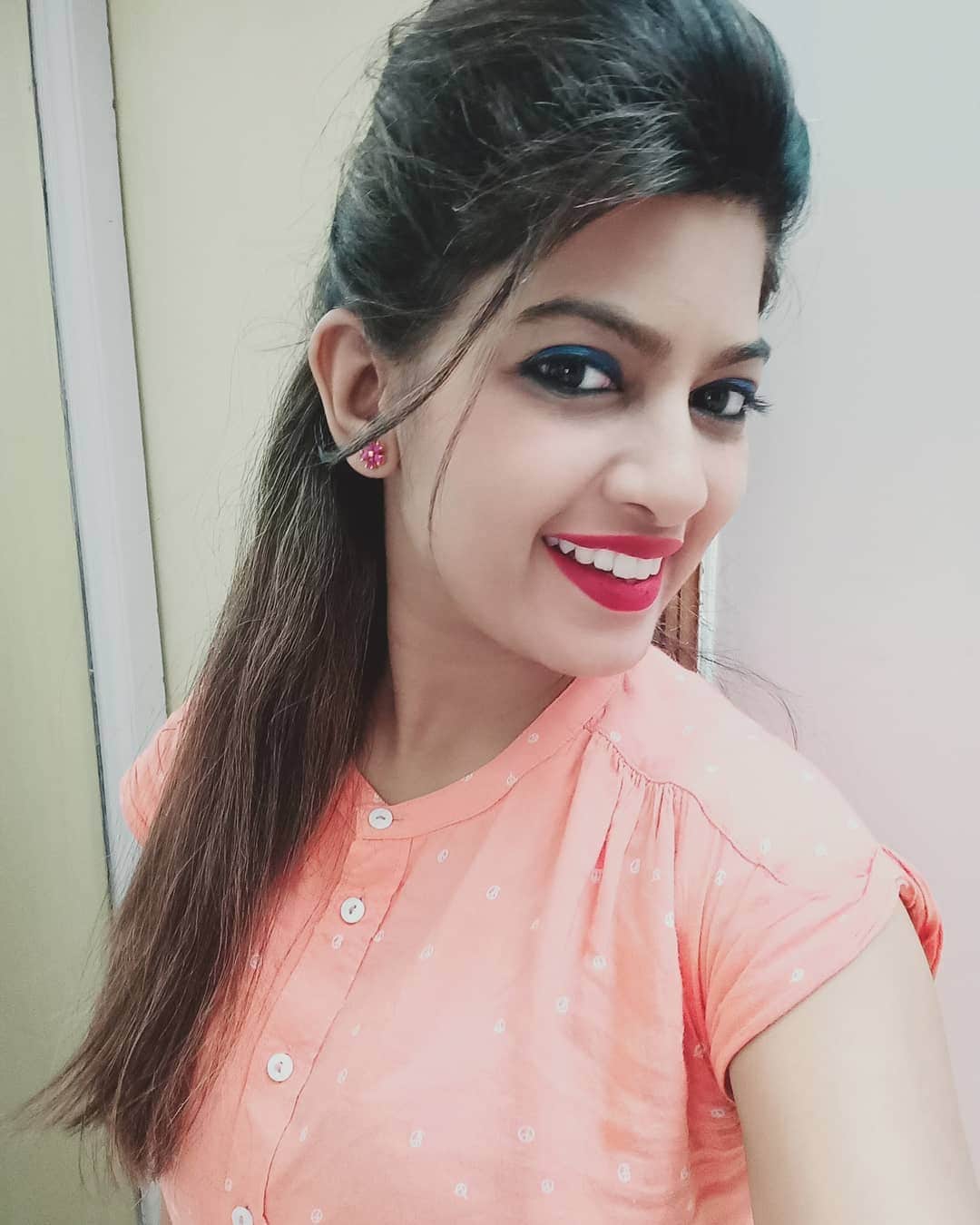 धनश्री कडगावकर विवाहित आहे. तिचा नवरा सिनेइंडस्ट्रीशी संबंधित नाही. तो व्यवसायाने इंजिनिअर आहे.