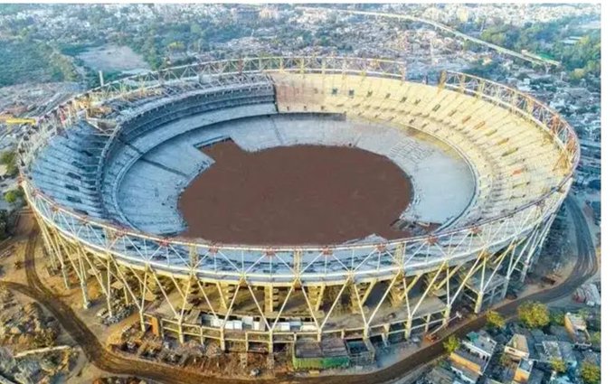 मेलबर्न क्रिकेट स्टेडियमचे डिझाईन तयार केलेल्या आर्किटेक्ट पॉप्युलर कंपनीलाच अहमदाबादमधील स्टेडियमच्या उभारणीचे काम देण्यात आले