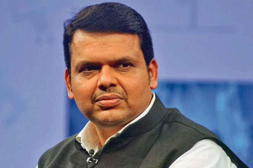 “हिंगणघाटमधील दुर्दैवी घटनेतील पीडितेला अखेर आपल्या प्राणाला मुकावे लागले. तिच्या कुटुंबियांना या दु:खातून सावरण्यासाठी शक्ती मिळावी, यासाठी मी प्रार्थना करतो. ती आपल्यातून निघून गेली असली तरी तिच्या मारेकर्‍याला कठोरातील कठोर शिक्षा व्हायला हवी. पुन्हा कोणत्या युवतीला अशा दुर्दैवी प्रसंगाला सामोरे जावे लागणार नाही, अशी अद्दल त्याला घडली पाहिजे, अशी मागणी राज्य सरकारकडे आहे.” असं विरोधी पक्षनेते देवेंद्र फडणवीस यांनी म्हटलं आहे.