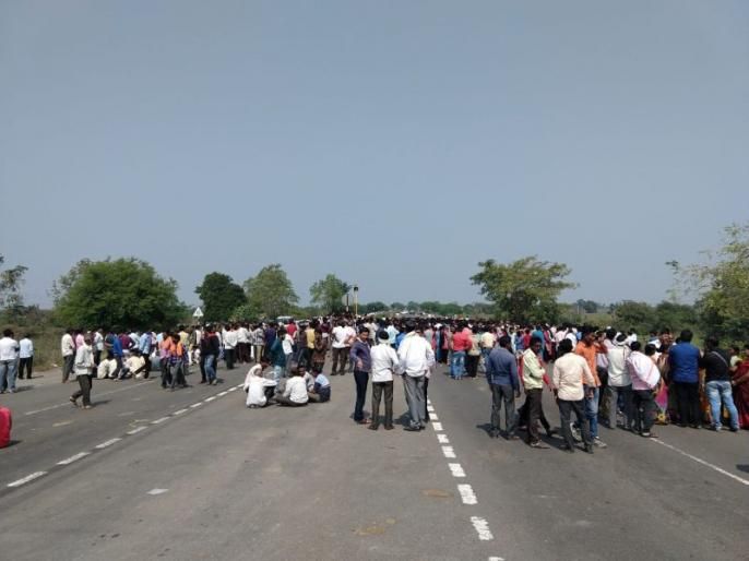 अतिशय दुःखद घटना! हिंगणघाट घटनेतील पीडित युवतीचा आज सकाळी उपचारादम्यान नागपूर येथे मृत्यु झाला. तिच्या आत्म्याला शांती मिळो व परमेश्वर तिच्या परिवाराला दुःख सहन करण्याची ताकद देवो हीच प्रार्थना..!! भावपूर्ण श्रद्धांजली..!!," अशा शब्दात वर्ध्याचे खासदार रामदास तडस यांनी शोक व्यक्त केला आहे.