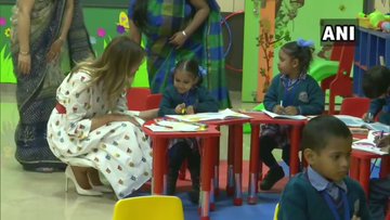 मेलेनिया यांनी दाखवलेल्या प्रेमामुळे मुलं देखील आनंदी झाली होती.