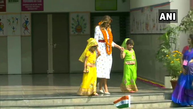 यानंतर त्यांना सांस्कृतिक कार्यक्रमासाठी नेण्यात आलं.