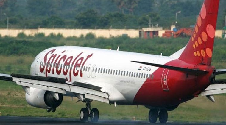 DGCAच्या नियमानुसार प्रवाशाच्या चुकीच्या वर्तणुकीची तक्रार वैमानिकाच्या माध्यमातून येण अपेक्षित असतं.
