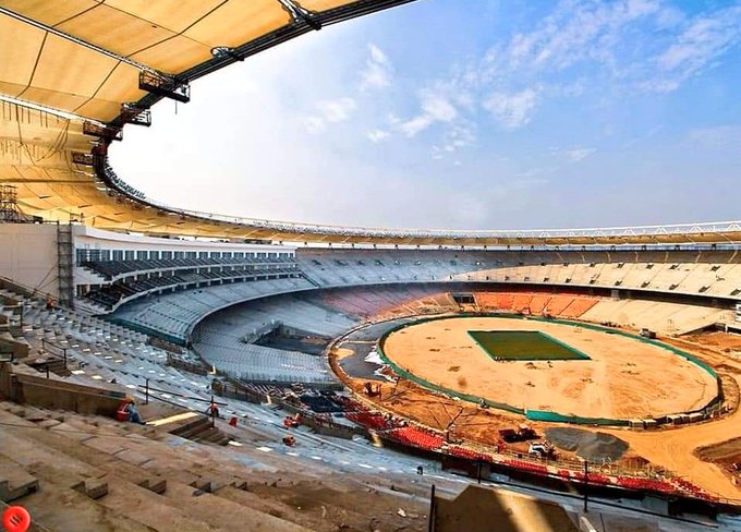 ऑस्ट्रेलियातील मेलबर्न क्रिकेट स्टेडियम हे जगातील सध्याचे सर्वात मोठे क्रिकेट स्टेडियम मानले जाते.