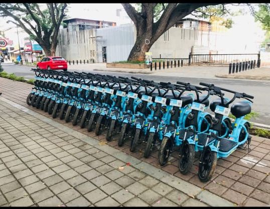 केवळ १० रुपये देऊन तुम्हाला येत्या काही दिवसांमध्ये मुंबईच्या रस्त्यांवर इलेक्ट्रिक बाईक चालवता येणार आहे. (सर्व छायाचित्र सौजन्य : yulu.bike)